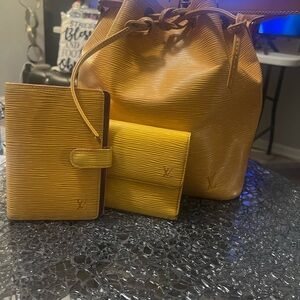 3-PIECE SET ❤️❤️—- Vintage Louis Vuitton Epi Leather Noe , Long Wallet , Planner